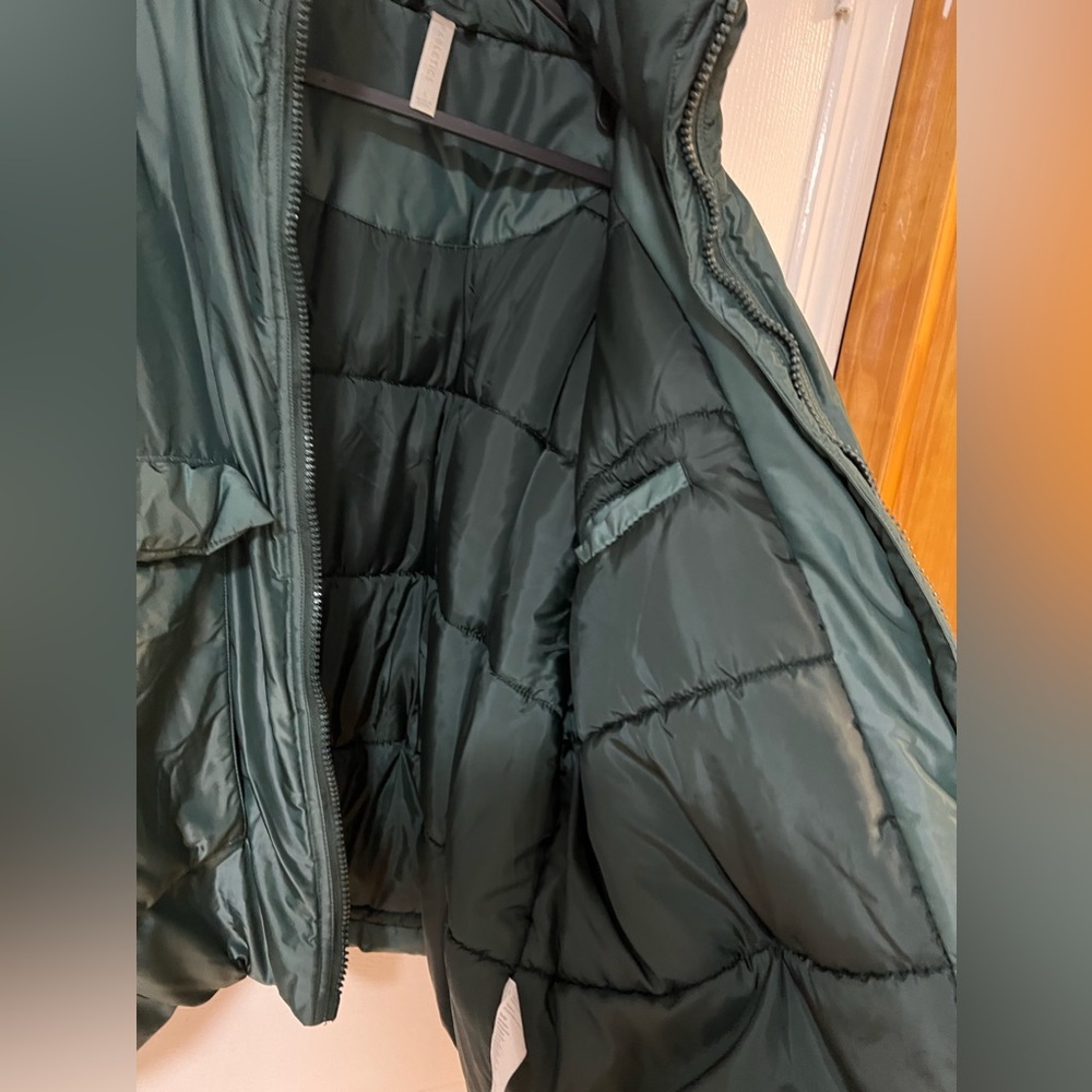 Fabletics puffer jacket - Picture 6 of 6